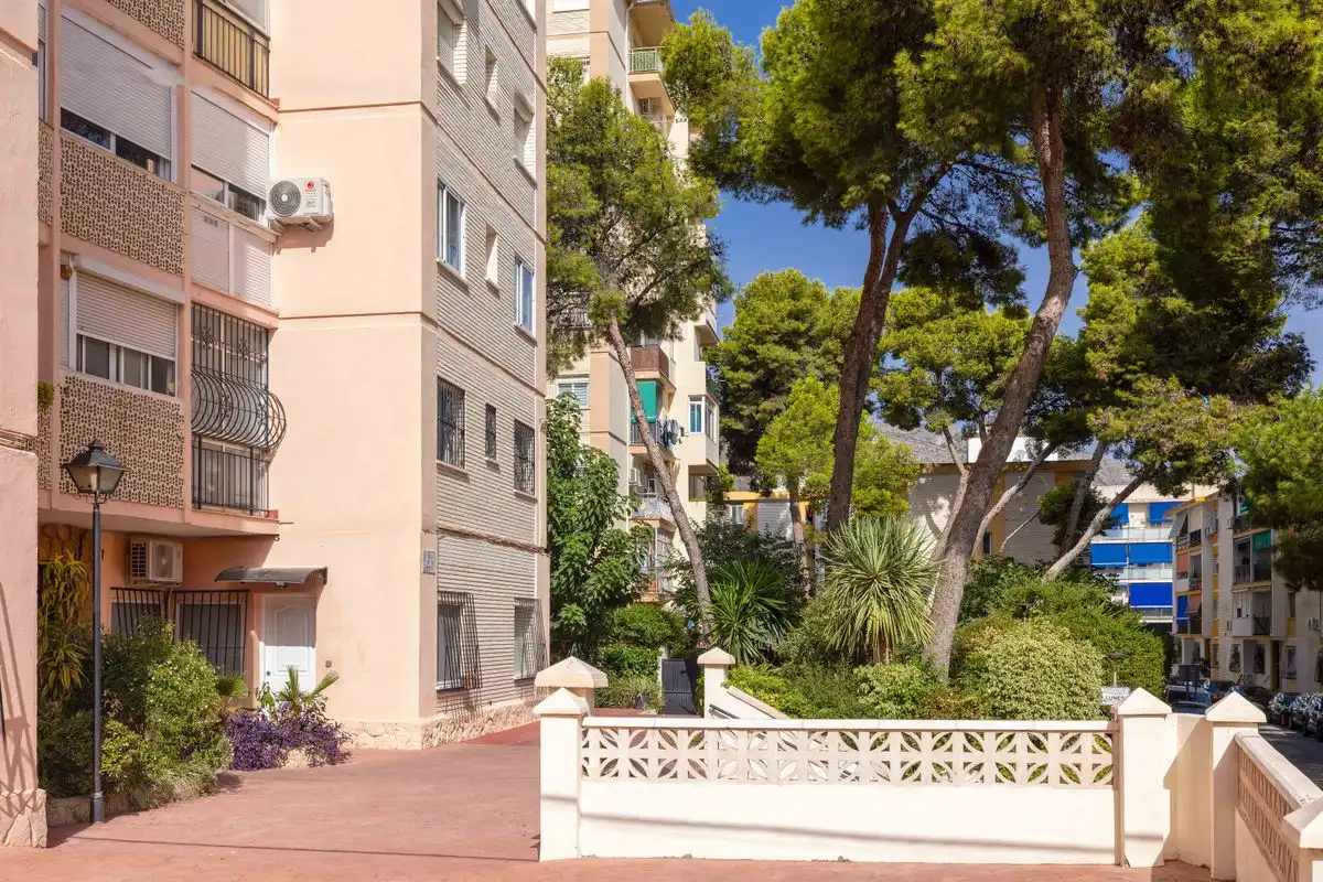 Vista exterior de Planta baja en venta en Torremolinos con Aire acondicionado, Calefacción y Jardín privado