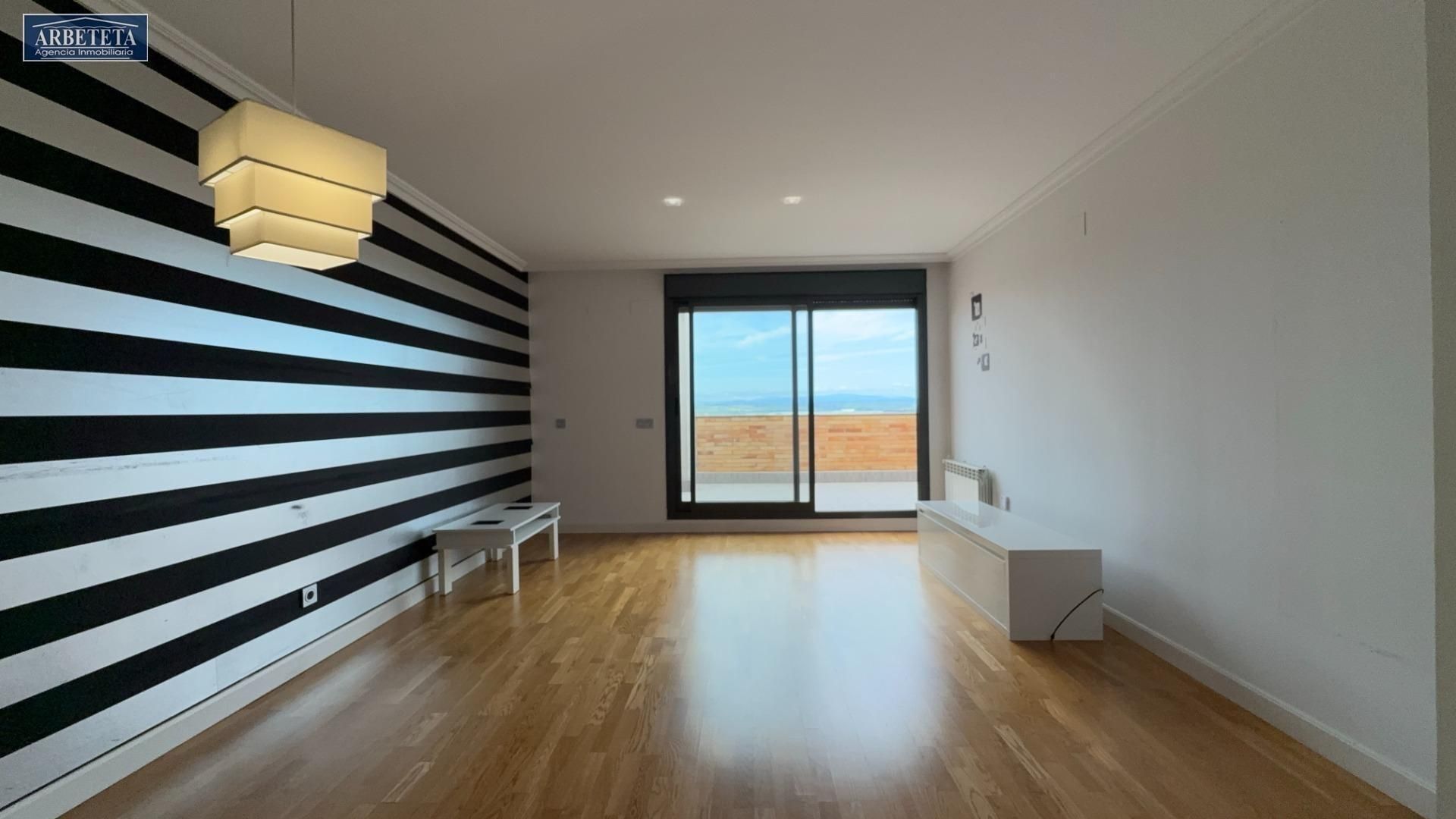 Sala d'estar de Àtic en venda en Guadalajara Capital amb Calefacció, Terrassa i Piscina comunitària