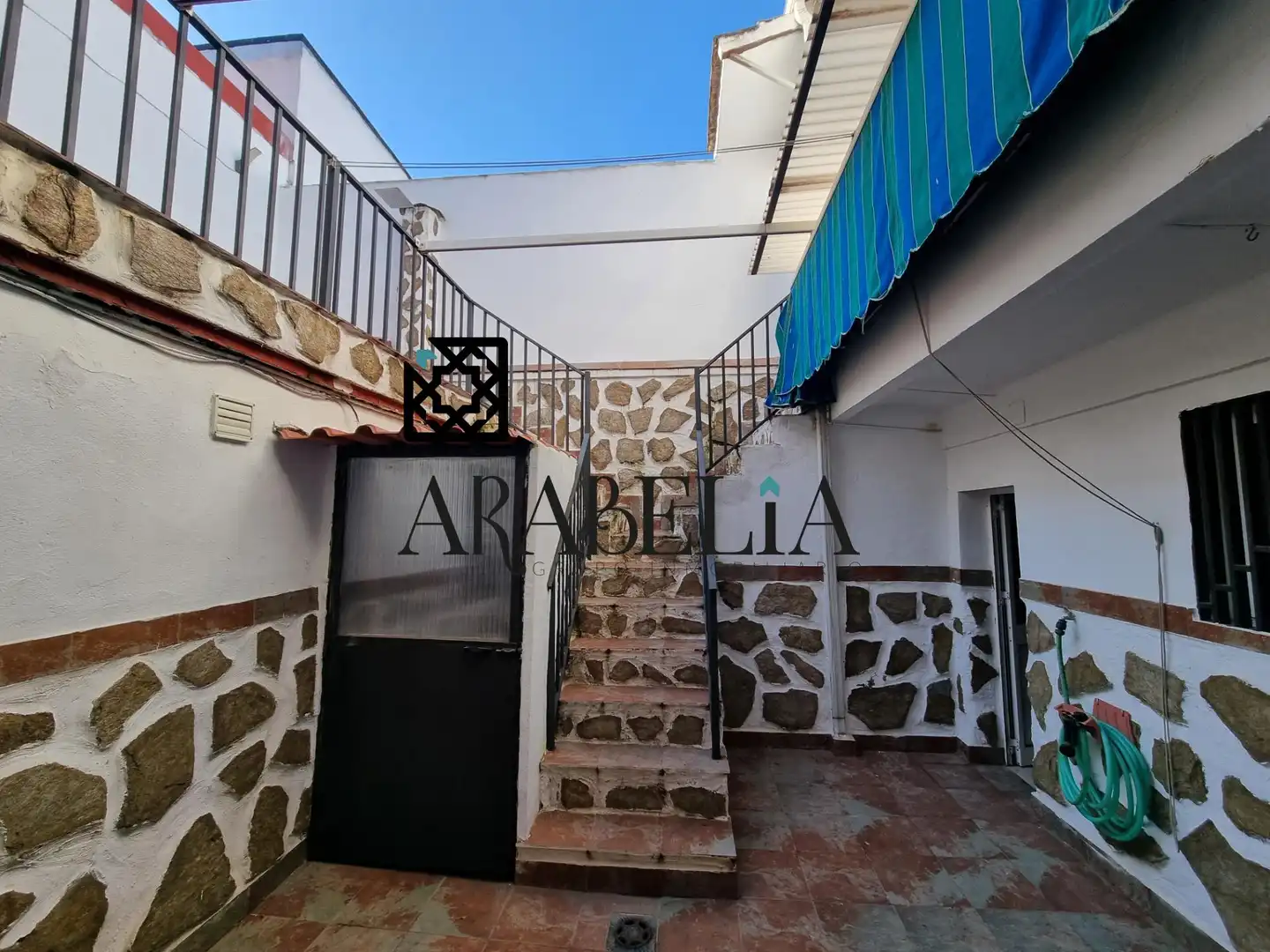 Exterior view of Houses for sale in Córdoba  with Terrace and Balcony