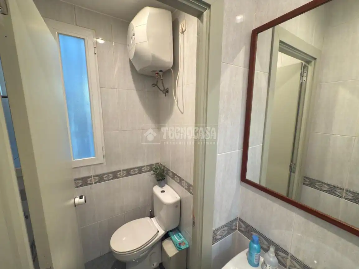 Bathroom of Office for sale in Madrid