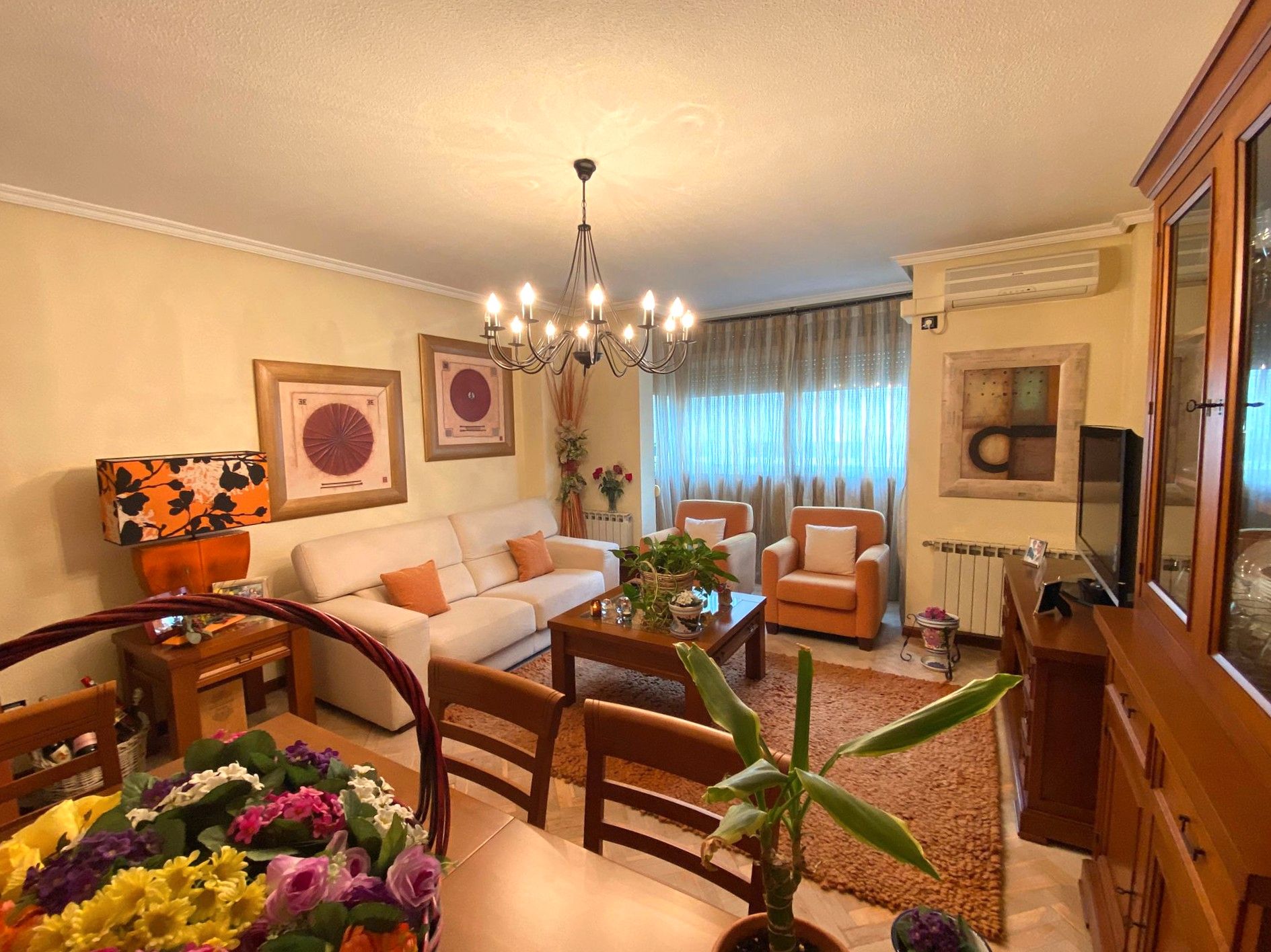 Sala d'estar de Pis en venda en  Madrid Capital amb Aire condicionat, Calefacció i Jardí privat