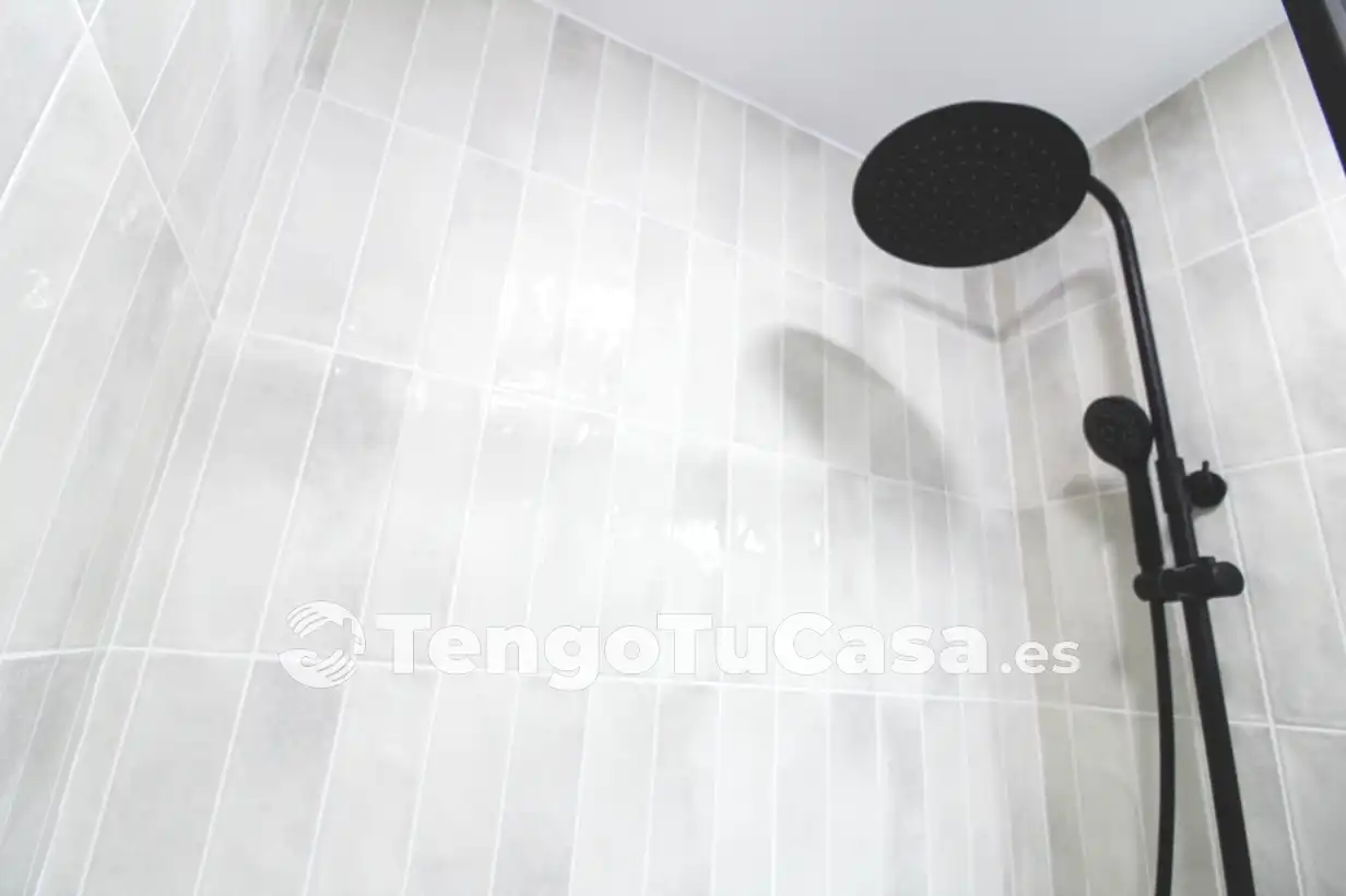 Bathroom of Flat for sale in Madrid  with Air Conditioner, Heating and Parquet flooring