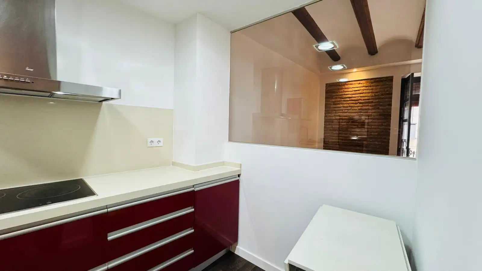 Cuina de Pis de lloguer en Valencia amb Aire condicionat, Parquet i Balcó
