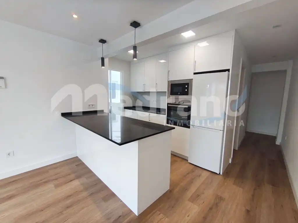 Cocina de Apartamento de alquiler en Benidorm con Aire acondicionado, Calefacción y Lavadora