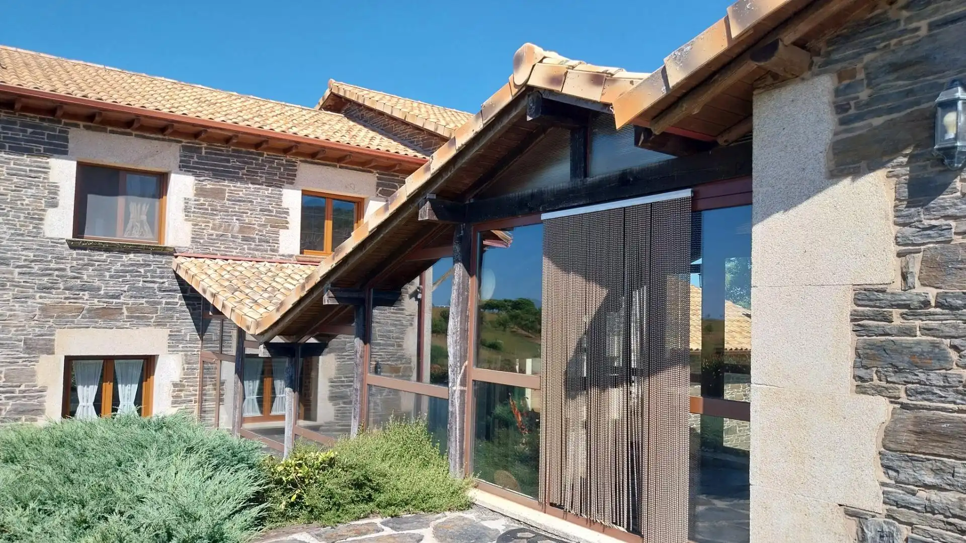 Exterior view of Houses for sale in Laza  with Private garden, Terrace and Furnished