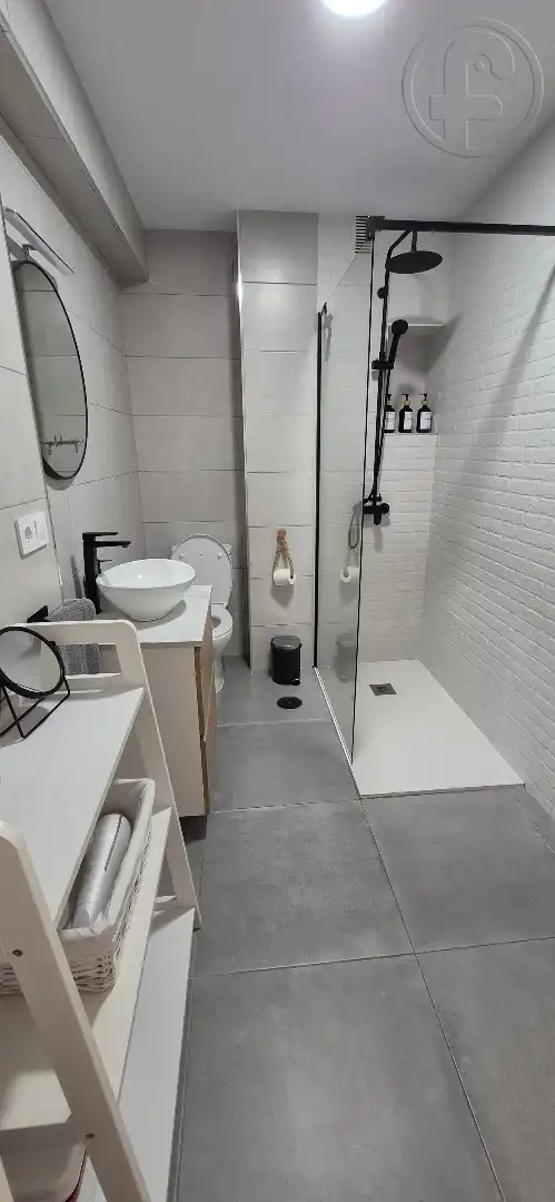 Baño de Piso de alquiler en Santander con Calefacción, Amueblado y Horno