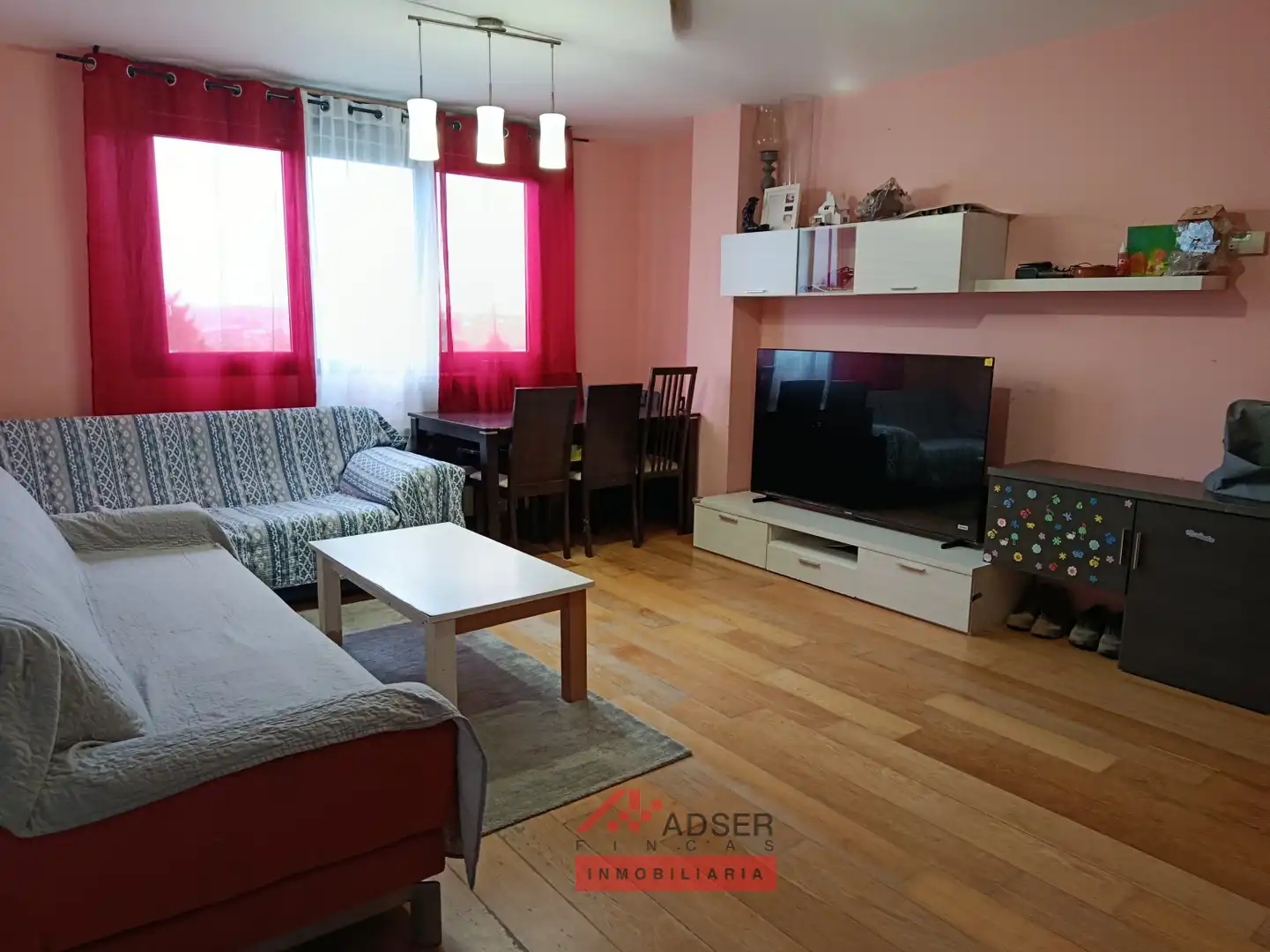 Sala de estar de Piso en venta en Lardero con Calefacción, Jardín privado y Parquet