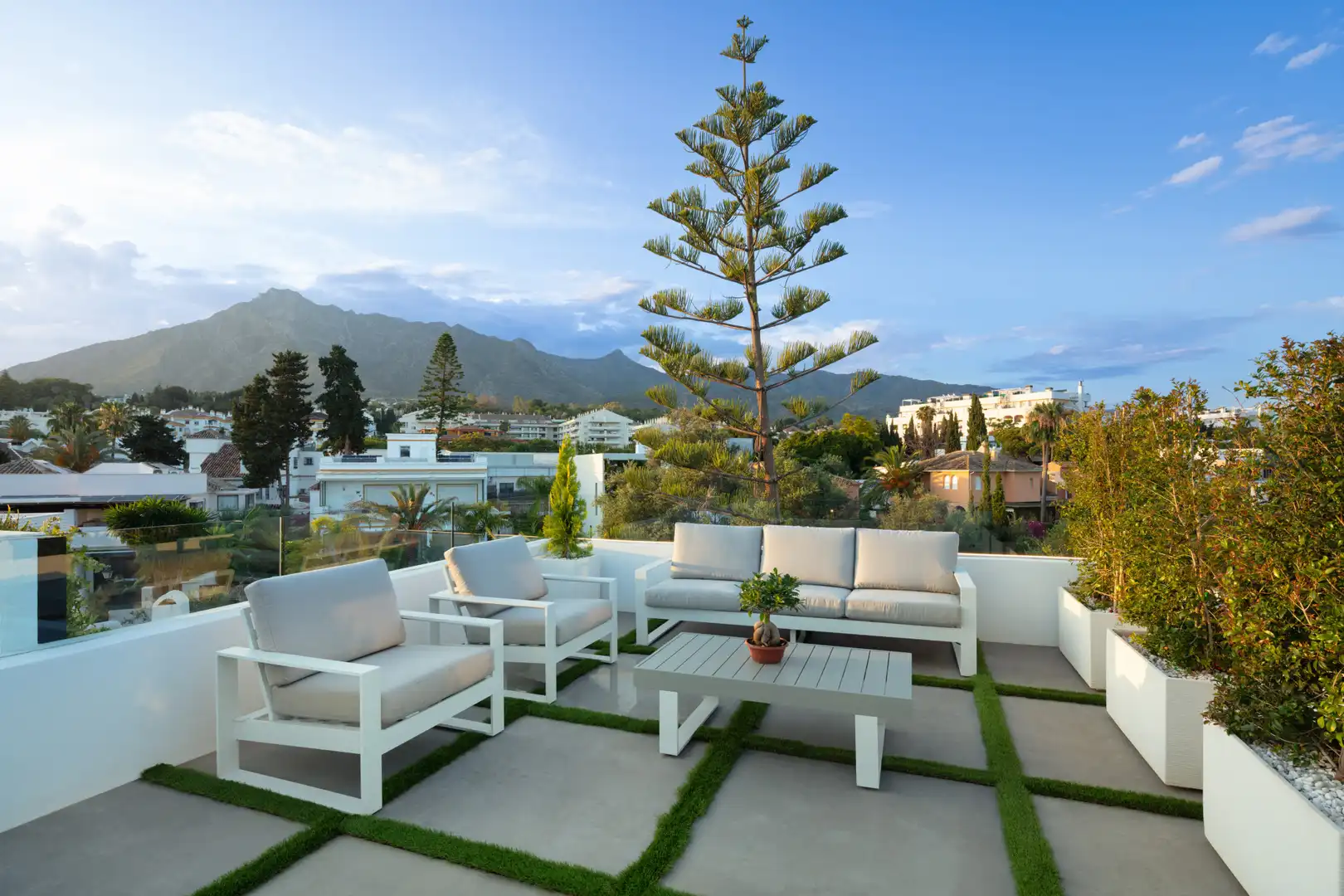 Terrassa de Casa o xalet en venda en Marbella amb Aire condicionat, Jardí privat i Terrassa