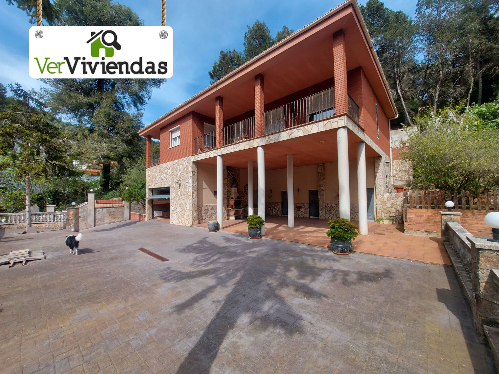 Vista exterior de Casa o xalet en venda en Vallirana amb Aire condicionat, Calefacció i Jardí privat