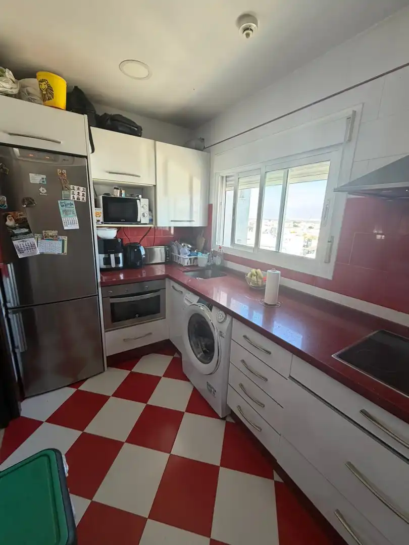 Küche von Wohnung zum Verkauf in Chiclana de la Frontera mit Klimaanlage und Heizung