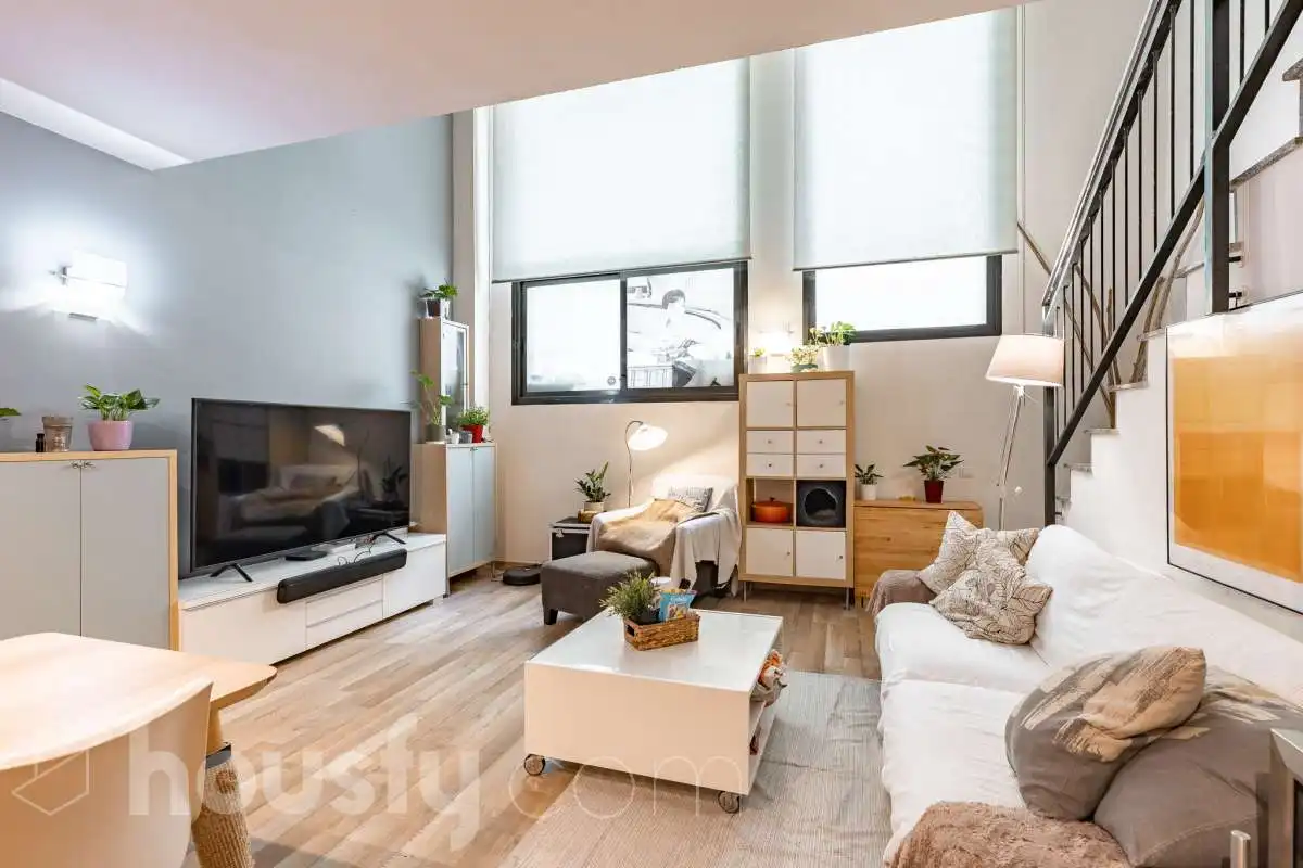Living room of Duplexes for sale in L'Hospitalet de Llobregat  with Air Conditioner, Heating and Parquet flooring
