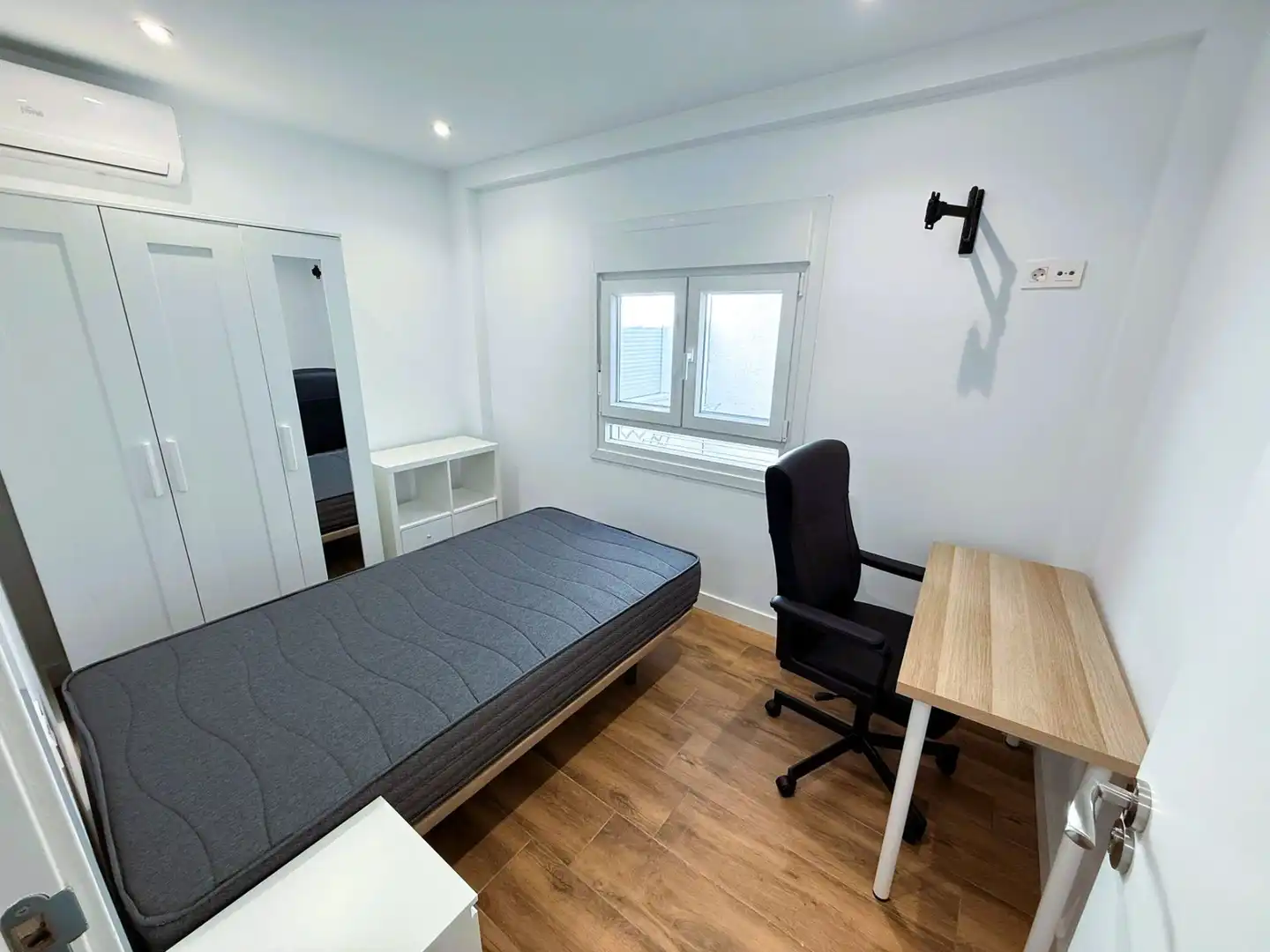 Habitación de Piso de alquiler en Motril con Aire acondicionado, Calefacción y Amueblado