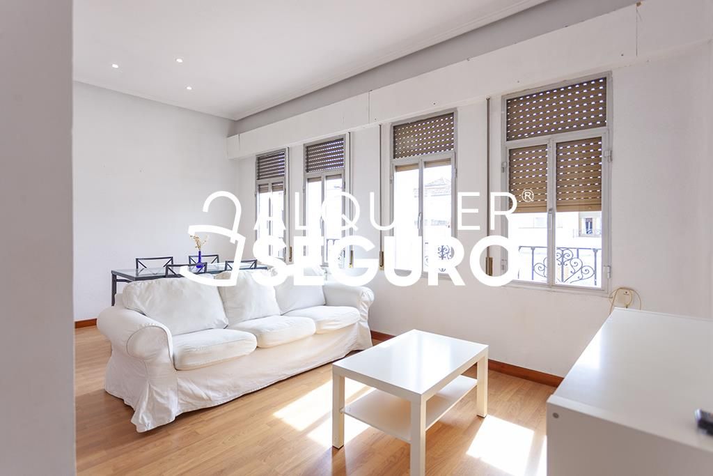 Sala de estar de Piso de alquiler en  Madrid Capital con Calefacción y Amueblado