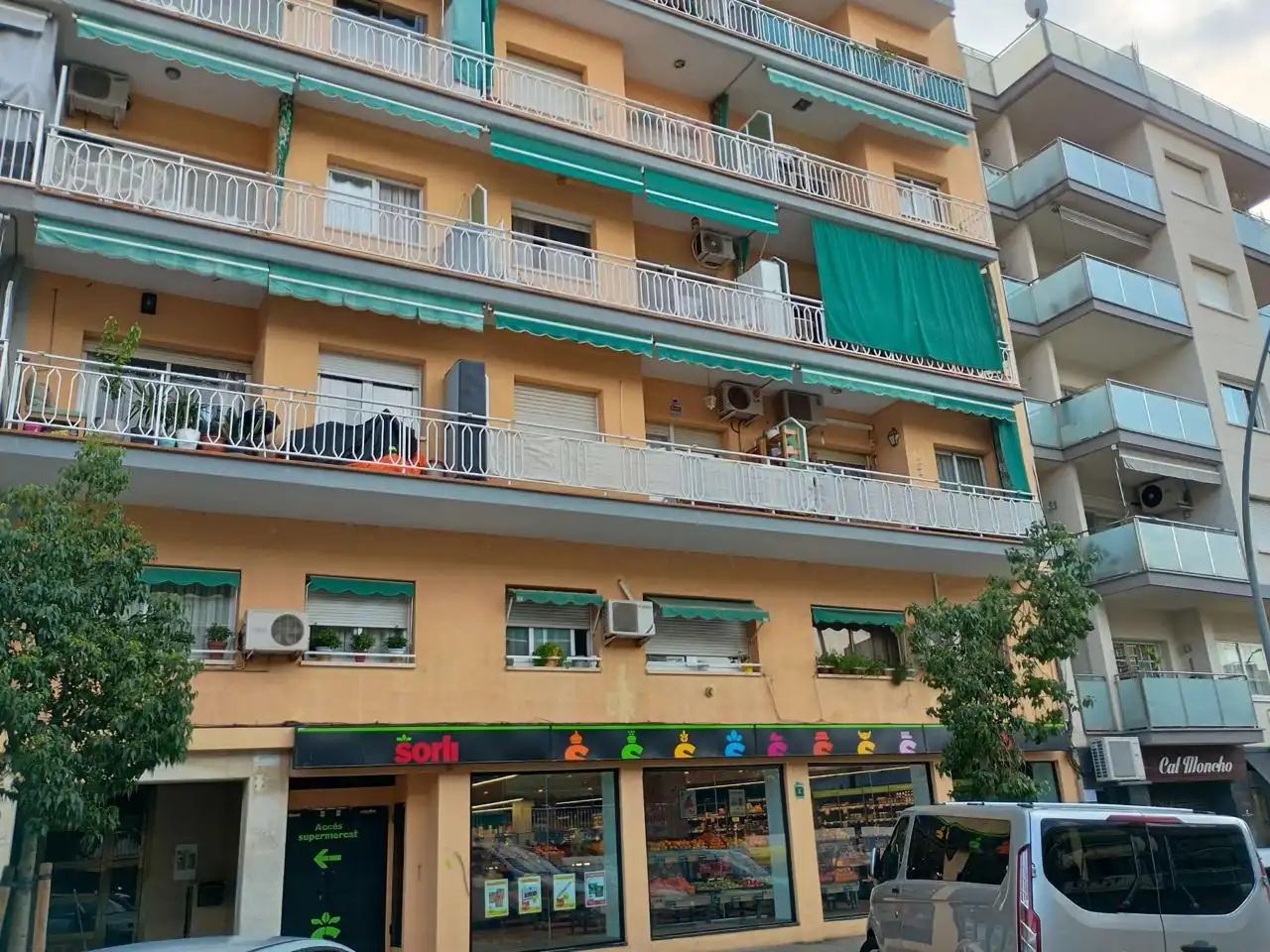 Vista exterior de Pis en venda en Castelldefels amb Terrassa