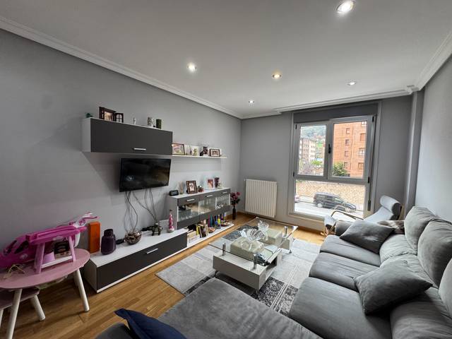 Piso en Venta en Calle Daniel Moyano, 8 en Corredoría - La Carisa - Prado de La Vega