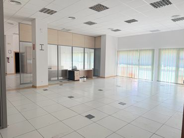 Local comercial en venda a Campanillas