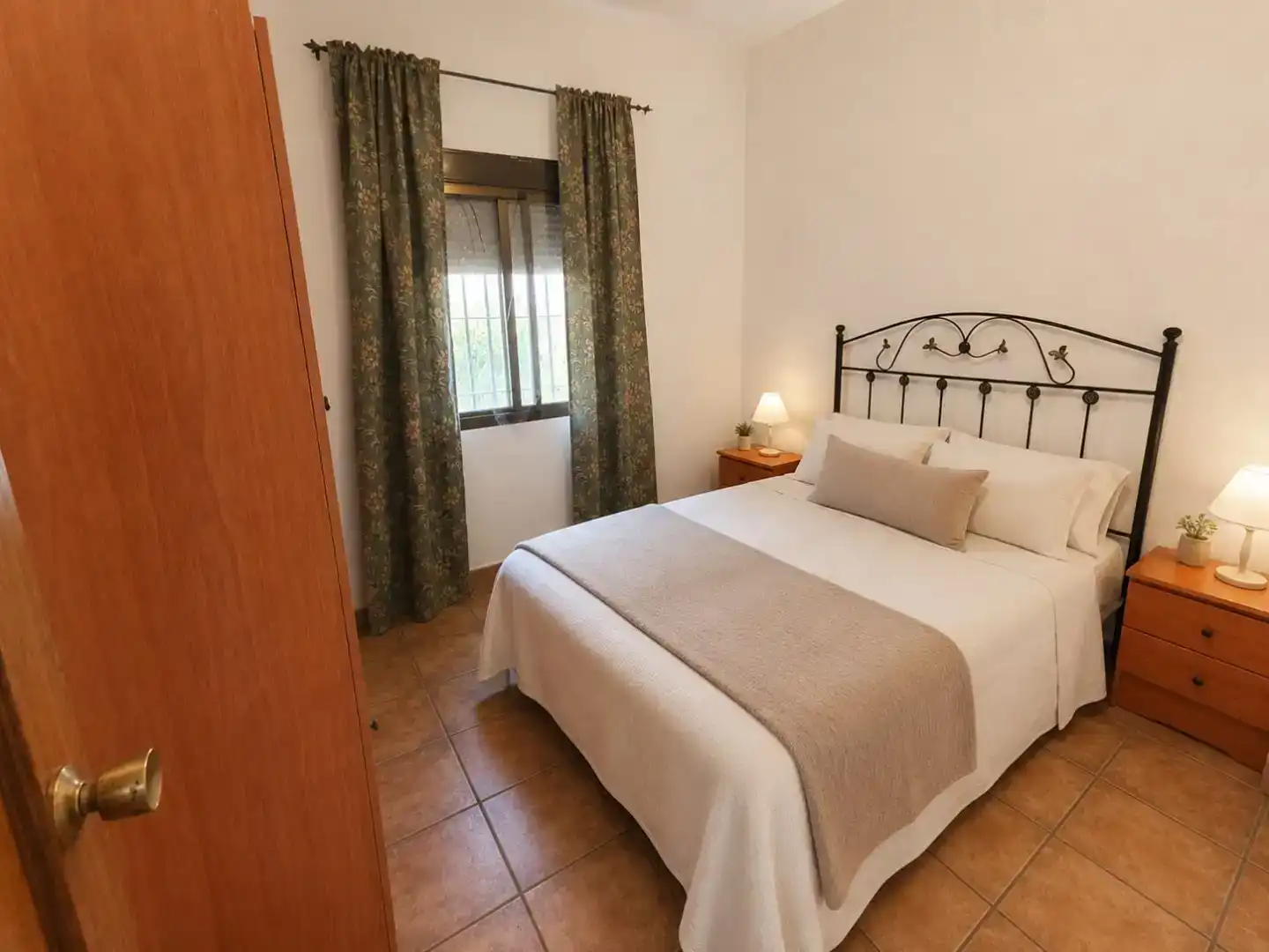 Dormitori de Finca rústica en venda en Villanueva de los Infantes (Ciudad Real) amb Moblat i TV