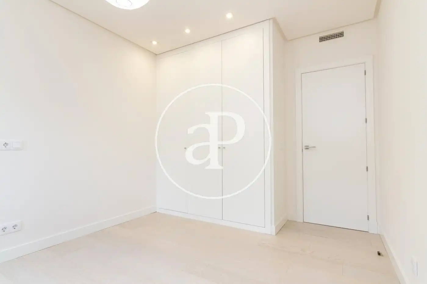 Habitación de Piso de alquiler en Madrid con Aire acondicionado, Calefacción y Jardín privado