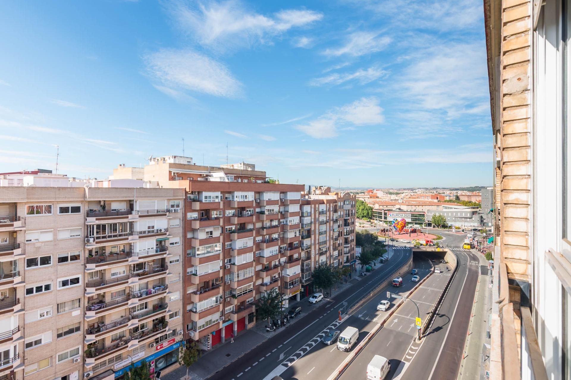 Vista exterior de Pis en venda en  Murcia Capital amb Aire condicionat, Moblat i Balcó