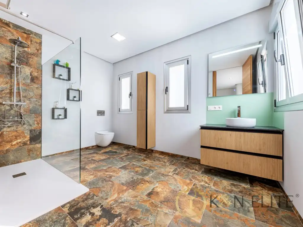 Bathroom of Houses for sale in Petrer  with Air Conditioner, Private garden and Swimming Pool