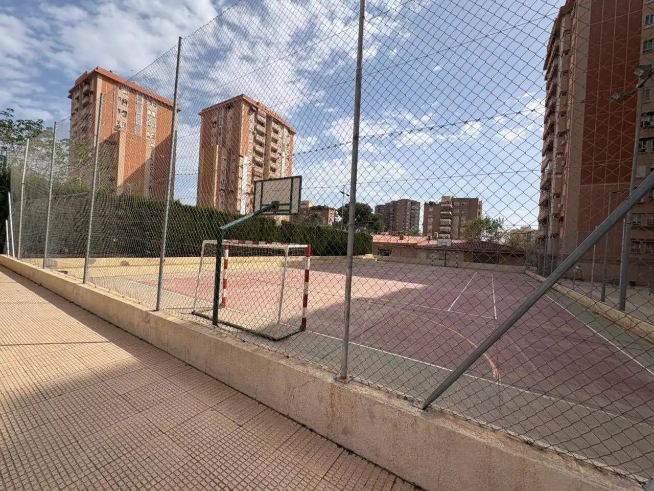 Parkplatz von Wohnung zum Verkauf in Alicante / Alacant mit Klimaanlage, Balkon und Gemeinschaftspool