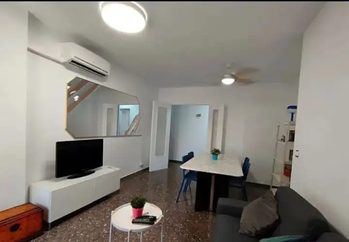 Flat with lift to rent in Carrer de l'Explorador Andrés 27