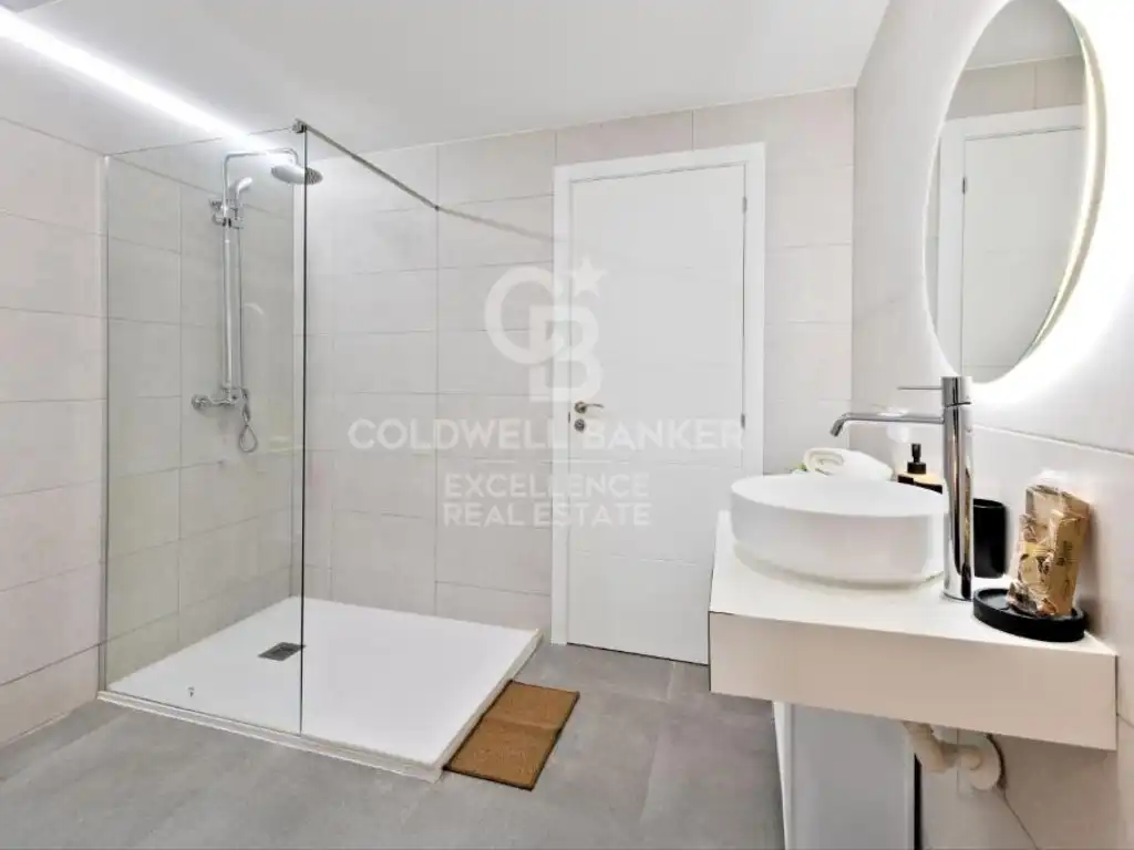 Bany de Apartament en venda en Valencia amb Aire condicionat i Rentadora