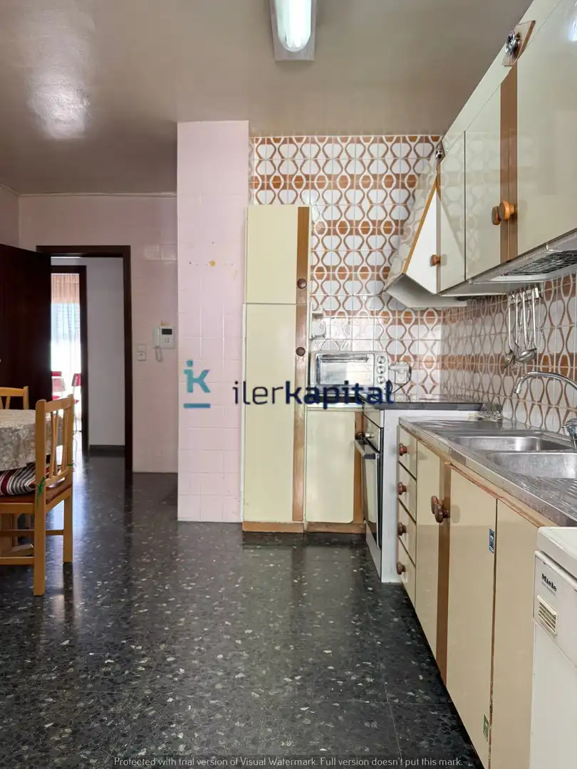 Küche von Wohnung zum Verkauf in Lleida mit Klimaanlage und Heizung