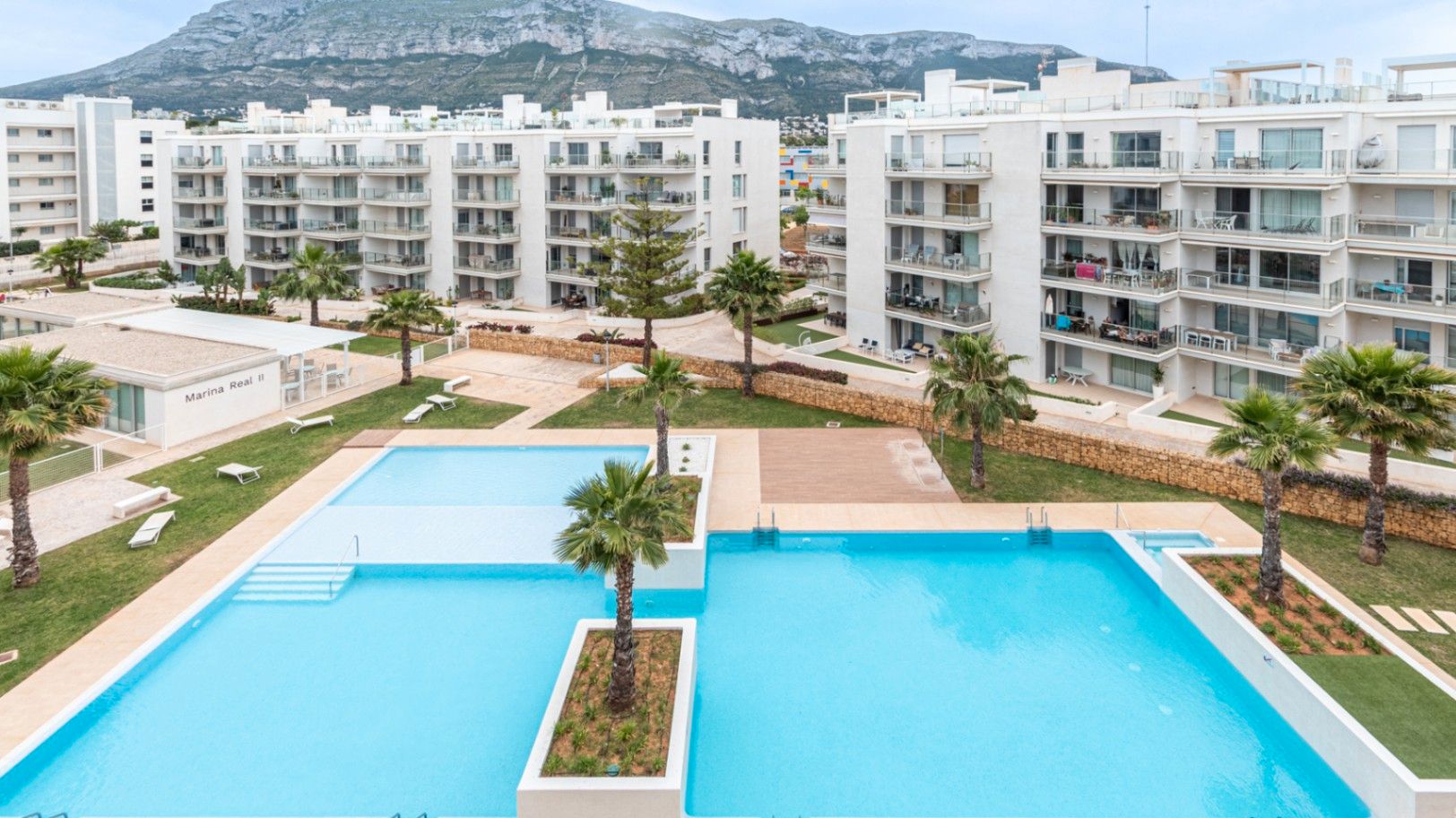 Vista exterior de Àtic en venda en Dénia amb Aire condicionat, Calefacció i Jardí privat
