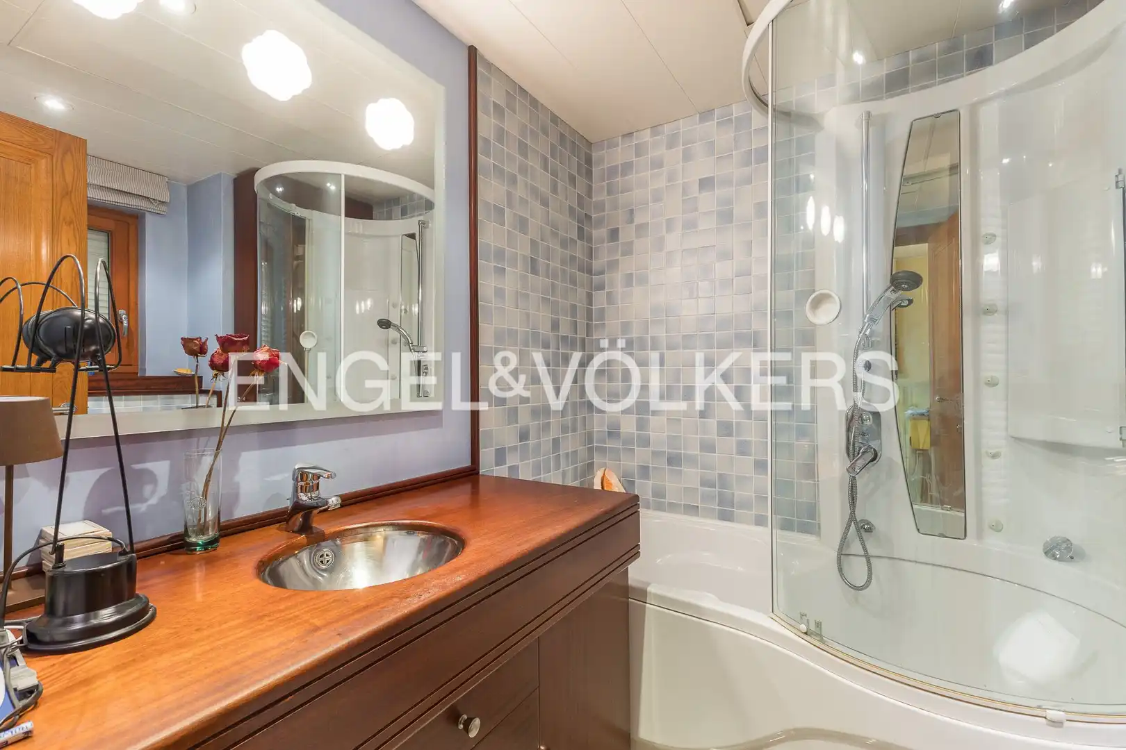 Bathroom of Houses for sale in Esplugues de Llobregat  with Air Conditioner, Heating and Private garden