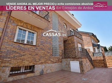 Casa aparellada en venda a Calle poseidon