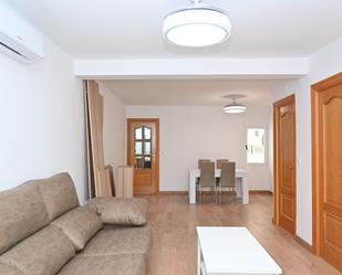 Living room of Flat to rent in  Granada Capital  with Heating, Terrace and Balcony