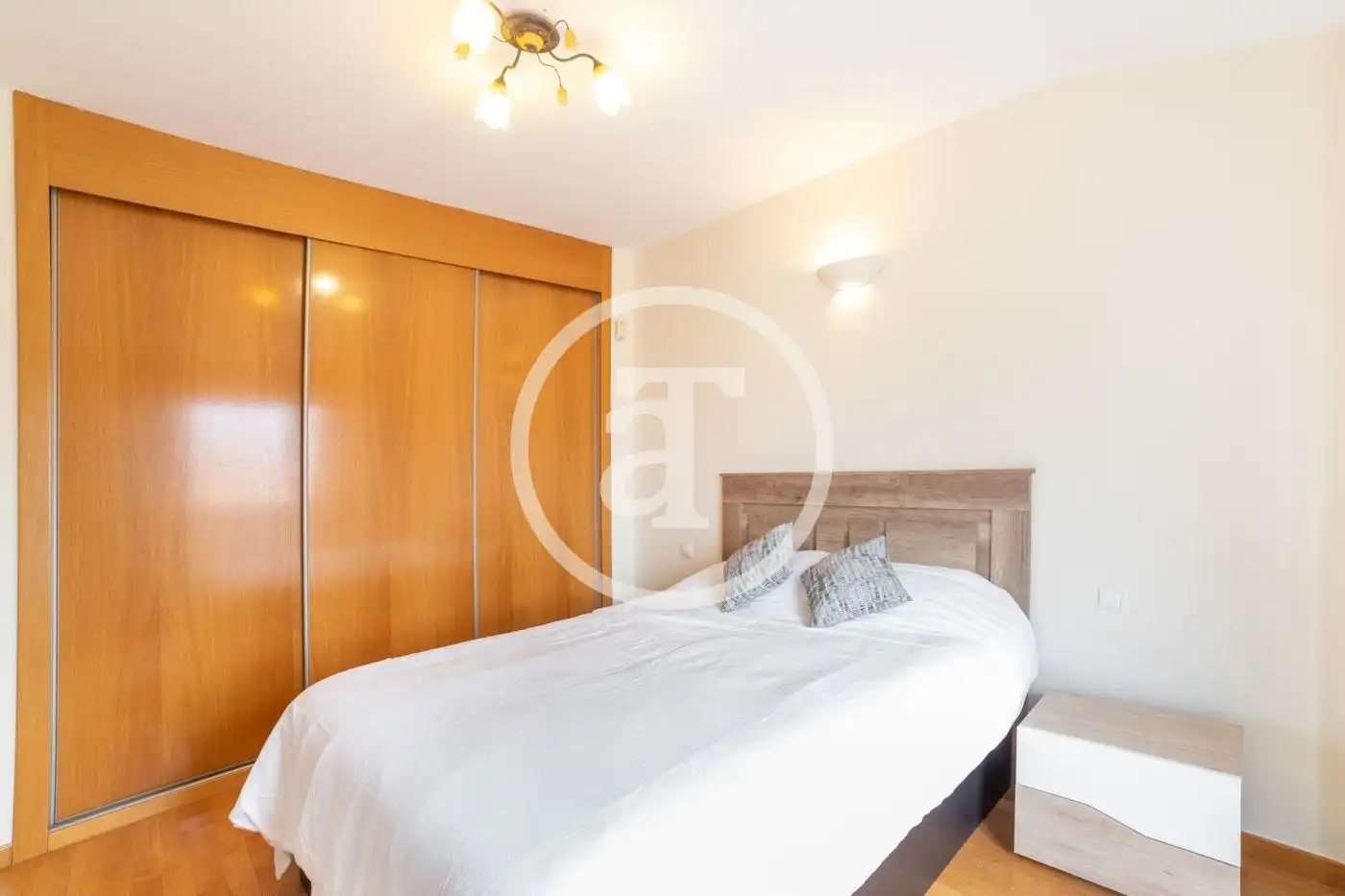 Attic for rent in Calle Fuente Cisneros, Parque Oeste - Fuente Cisneros
