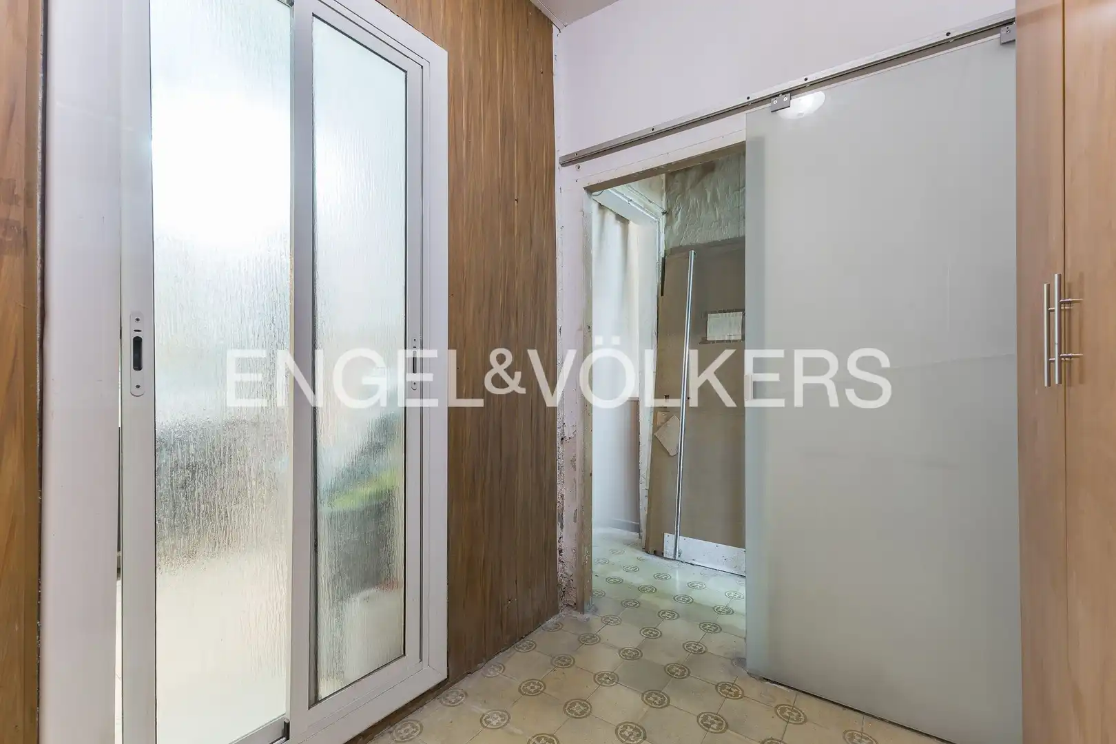 Wohnung zum Verkauf in Barcelona mit Heizung und Privatgarten