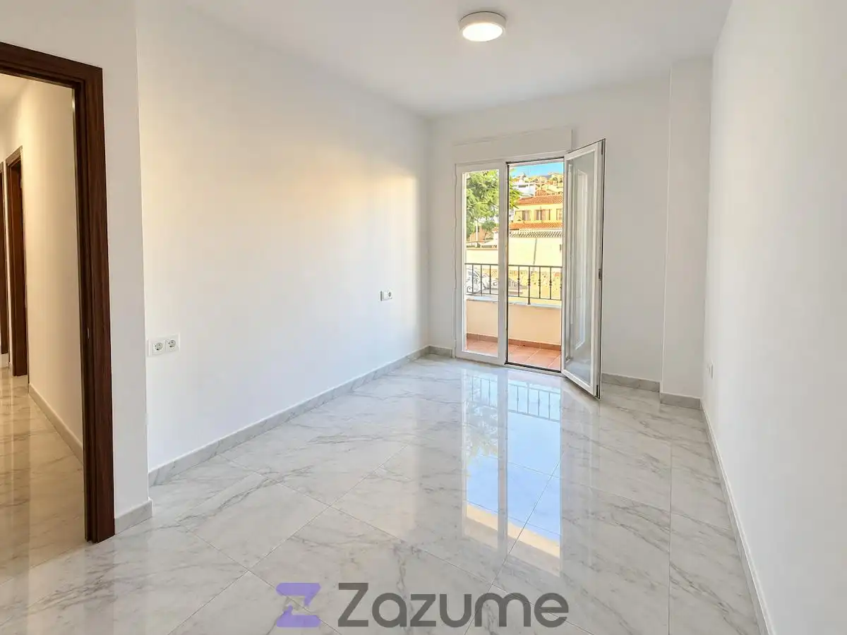 Schlafzimmer von Wohnung zur Miete in Rincón de la Victoria mit Ofen, Waschmaschine und Mikrowelle
