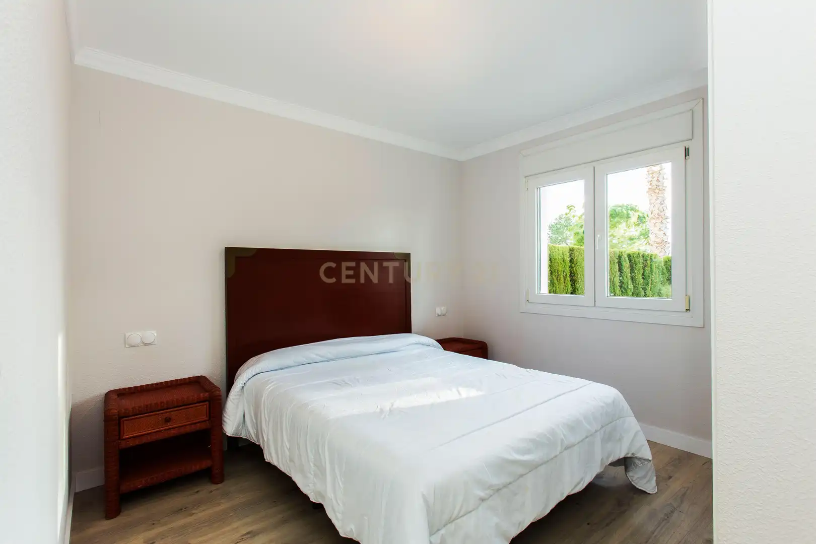 Schlafzimmer von Einfamilien-Reihenhaus zum Verkauf in Oliva mit Klimaanlage, Privatgarten und Ofen
