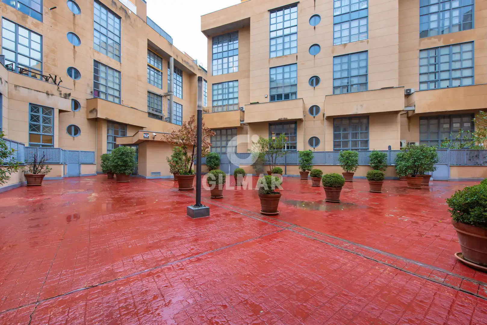Vista exterior de Dúplex en venda en Madrid amb Calefacció i Balcó