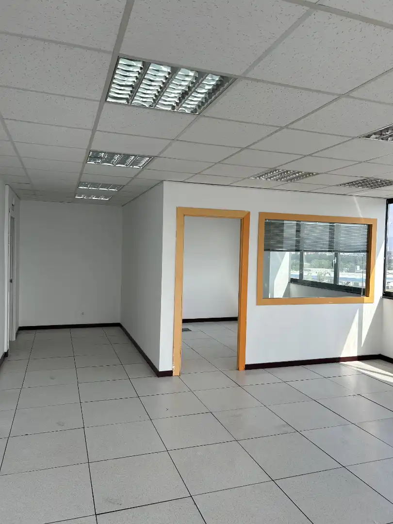 Office space with lift to rent in Polígono Parque Empresarial la Muga 6, imagen 3