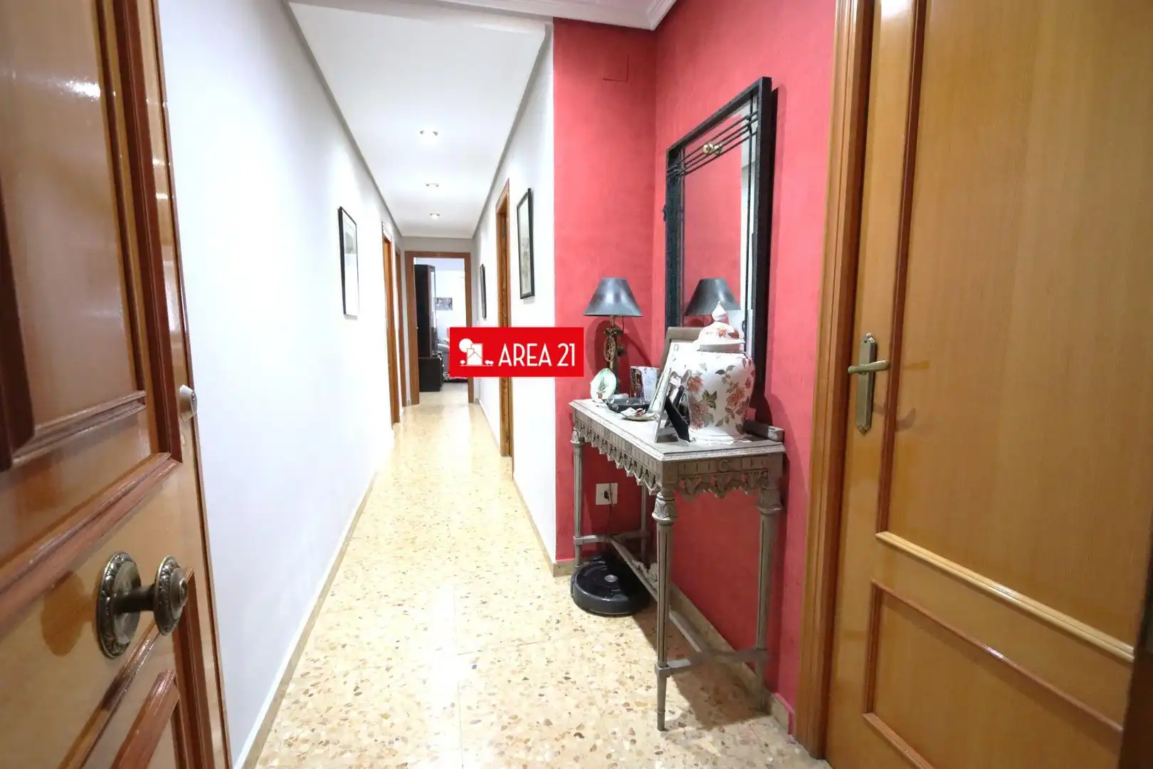 Piso en venta en La Pobla de Vallbona con Balcón