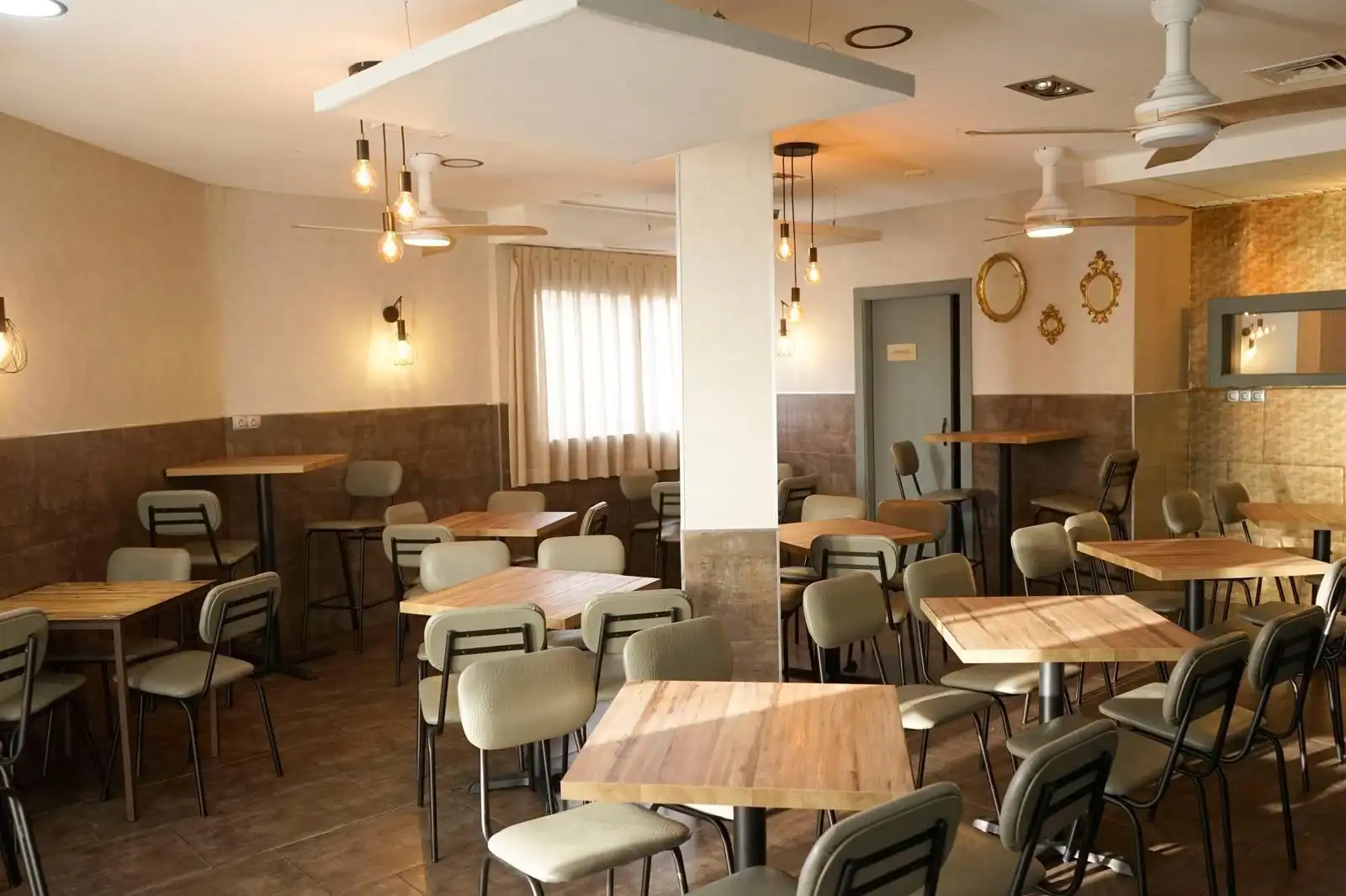 Commercial properties for rent in Valencia  with Air Conditioner