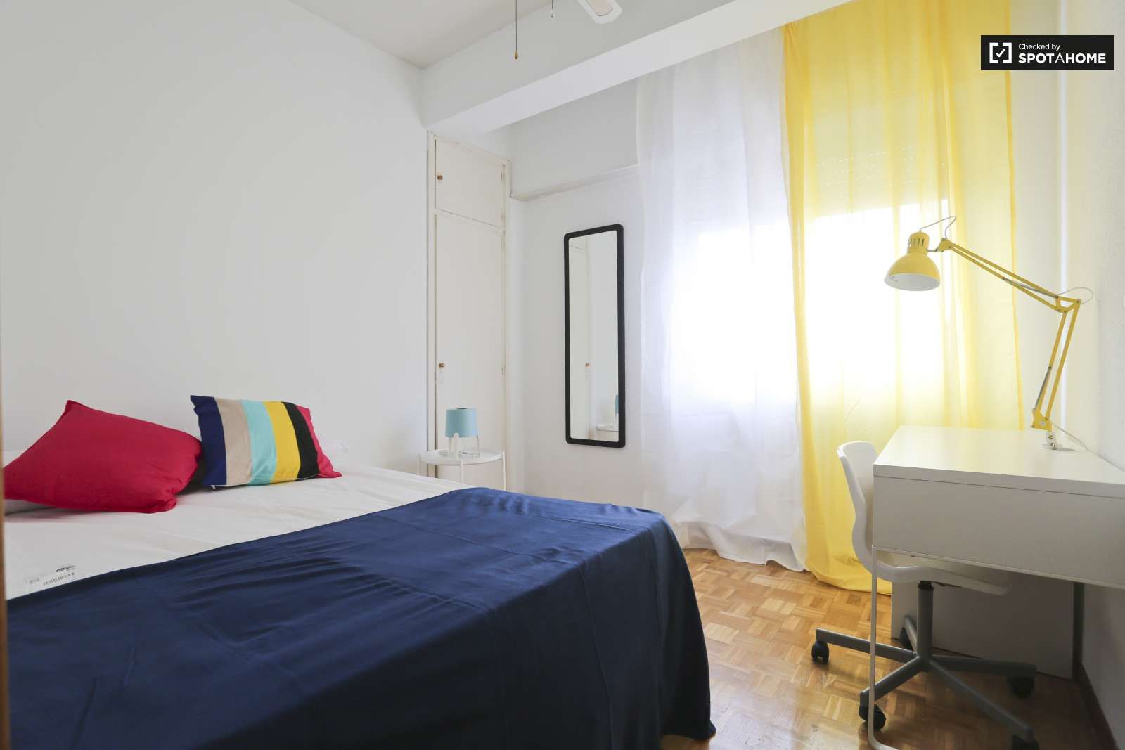 Bedroom of Flat to share in  Madrid Capital  with Air Conditioner and Terrace