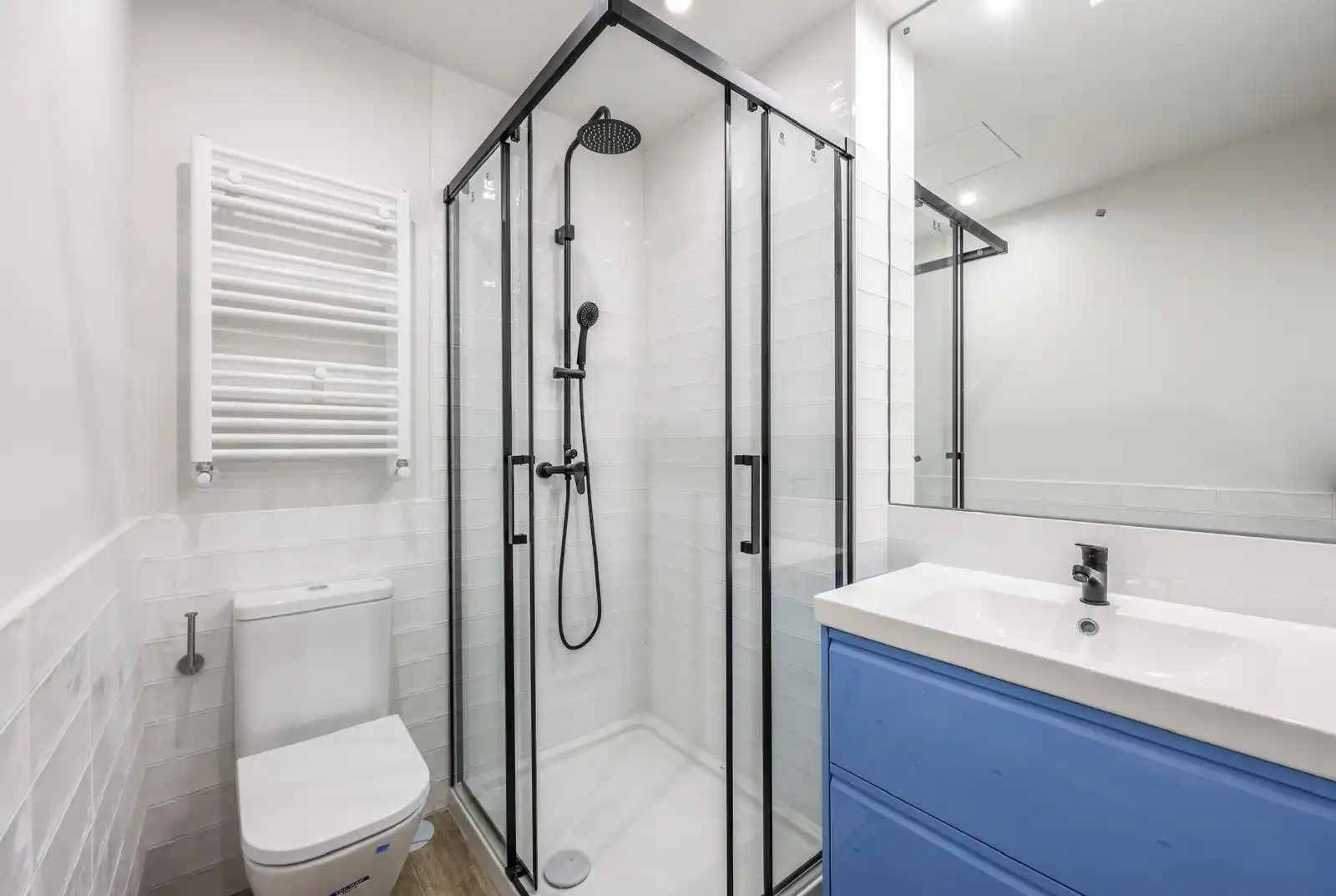 Bathroom of Flat for sale in Madrid  with Heating, Oven and Washing machine