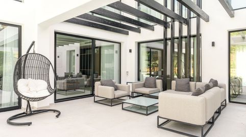 Villa Familiar con Diseño Moderno y Espacios de Entretenimiento en Nueva Andalucía, imatge 3