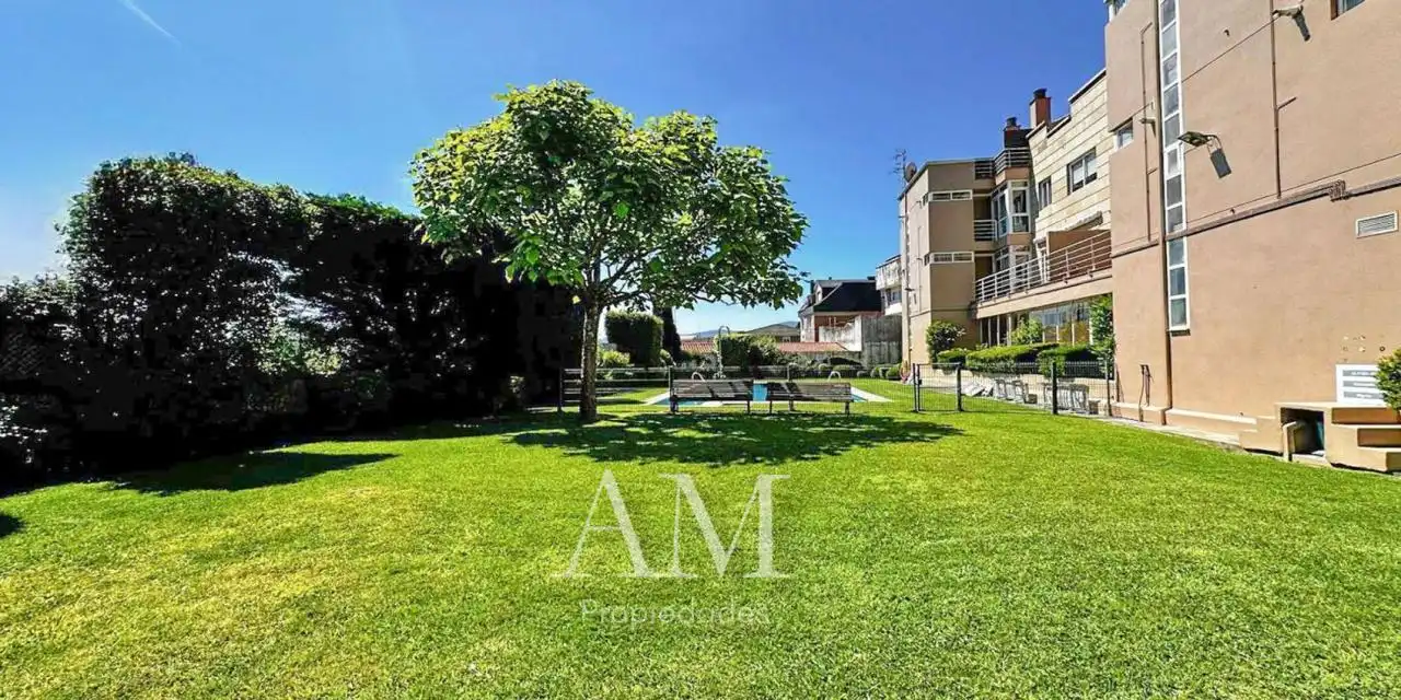 Jardín de Dúplex en venta en Nigrán con Calefacción, Terraza y Trastero