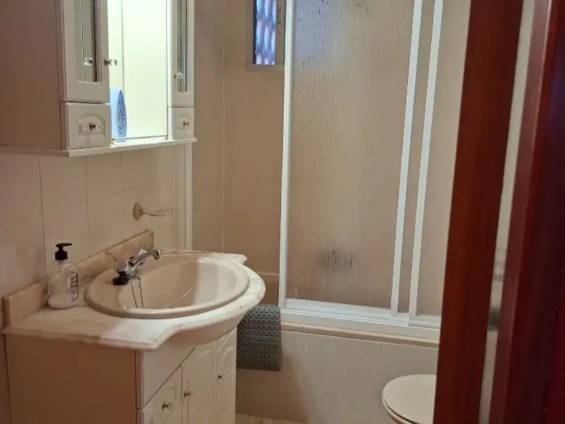 Baño de Piso para compartir en Móstoles con Calefacción, Parquet y Terraza
