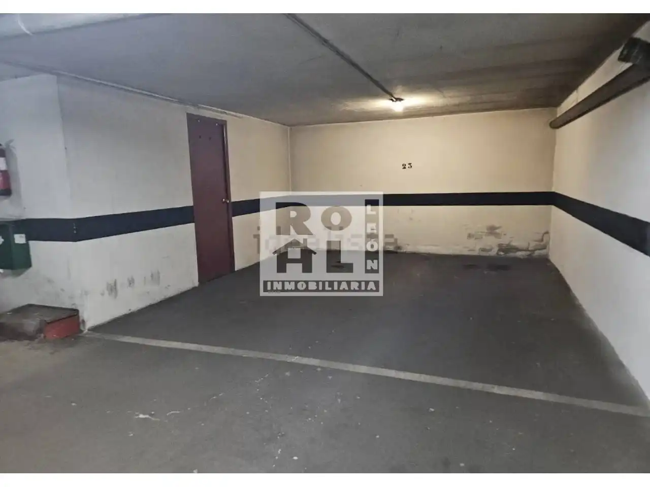 Parking de Piso en venta en León Capital  con Calefacción, Terraza y Trastero