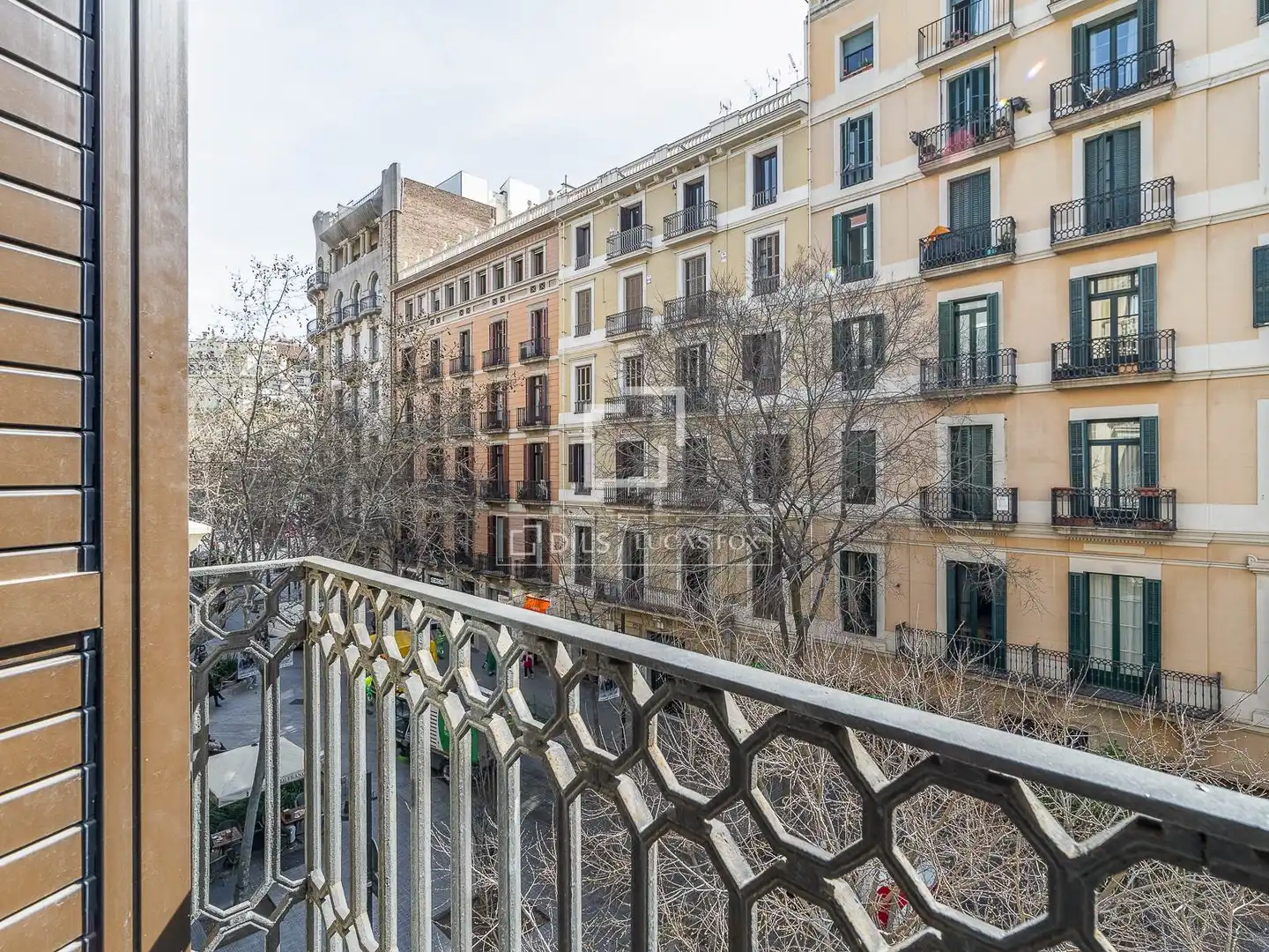 Außenansicht von Wohnung zum Verkauf in Barcelona mit Klimaanlage, Heizung und Balkon