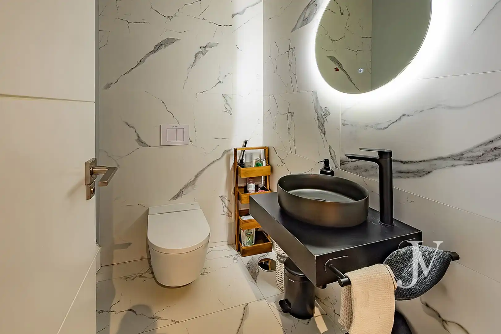 Baño de Piso en venta en Majadahonda con Aire acondicionado, Calefacción y Jardín privado