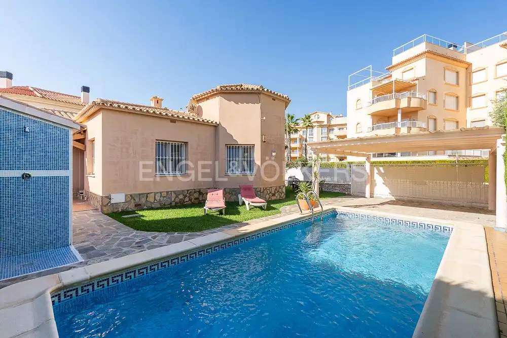 Swimming pool of Houses for sale in Oliva  with Air Conditioner, Heating and Private garden