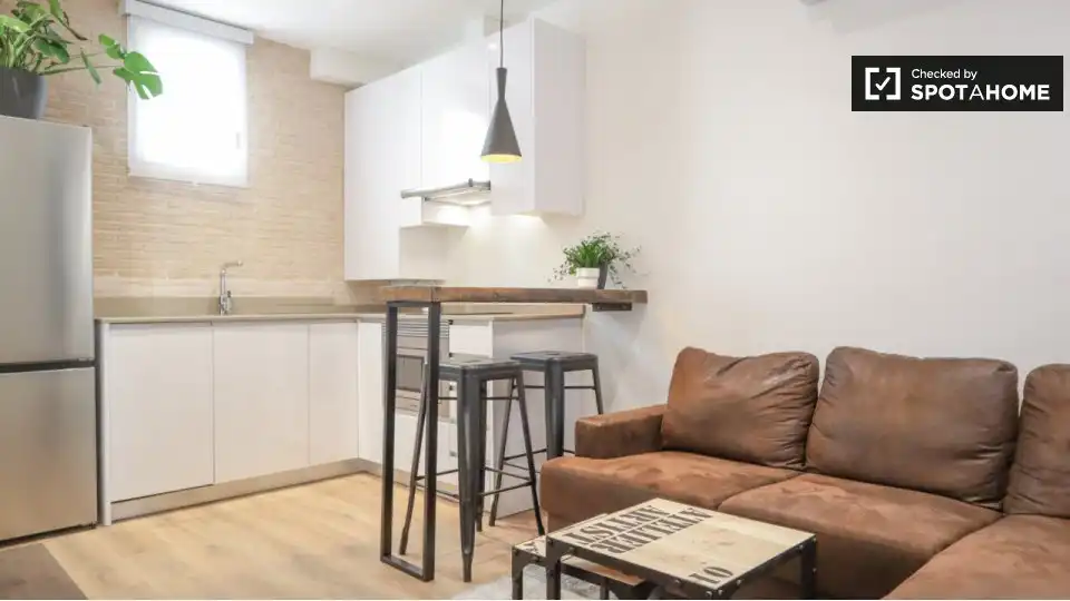 Living room of Flat for rent in Madrid  with Air Conditioner, Heating and Furnished